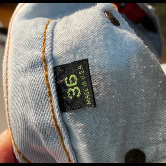 Vintage Levi’s jean shorts - Picture 6 of 6